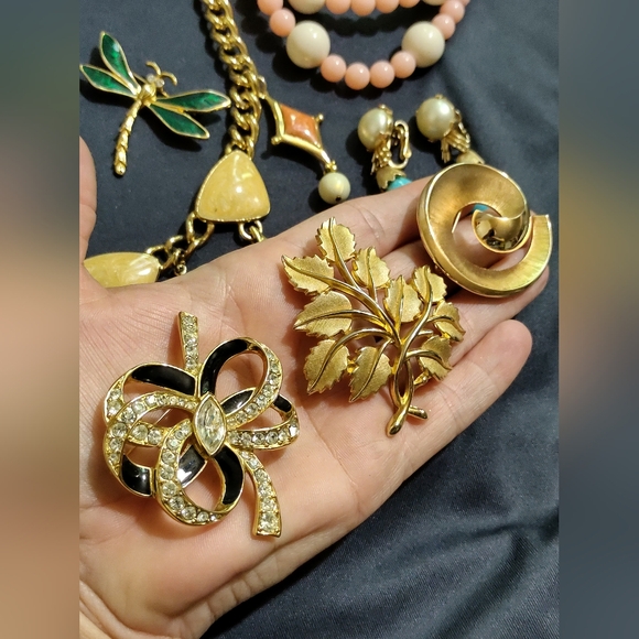 ❤️ SOLD!!! Trifari Jewelry Lot - Picture 4 of 10